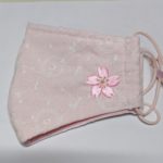 桜の刺繡入りマスク
